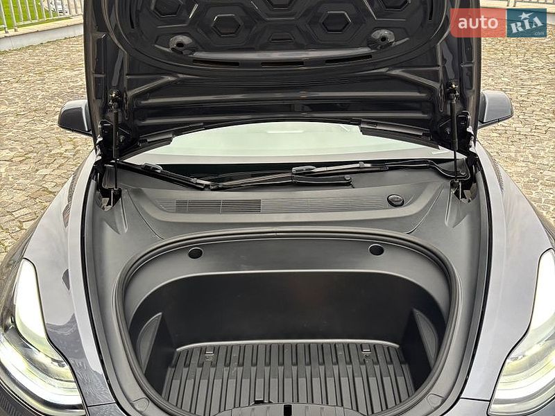 Седан Tesla Model 3 2023 в Днепре