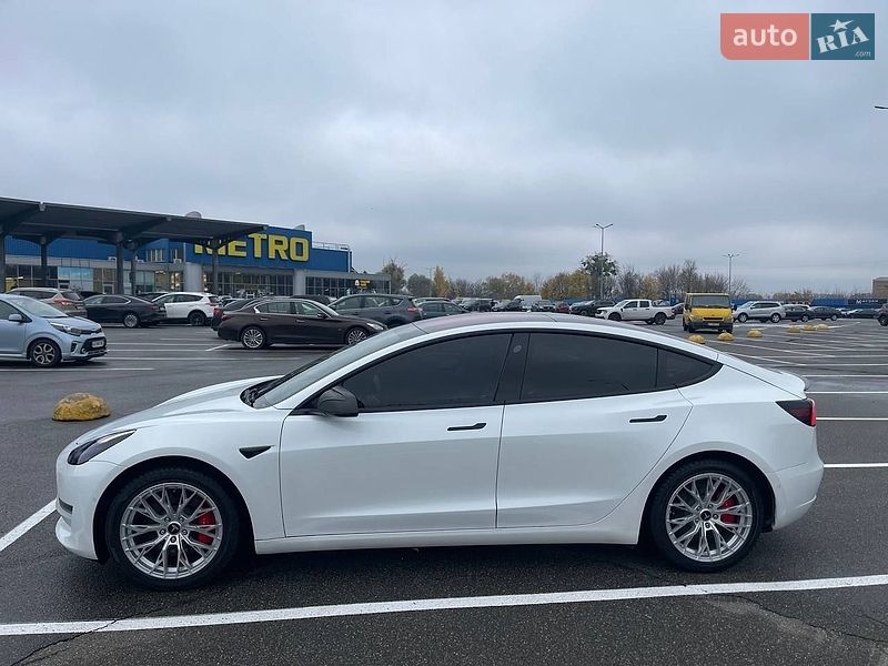 Седан Tesla Model 3 2019 в Киеве