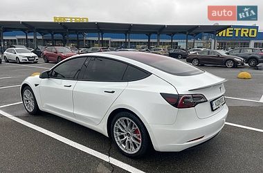 Седан Tesla Model 3 2019 в Киеве