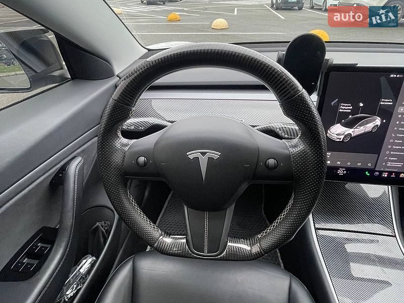 Седан Tesla Model 3 2019 в Киеве
