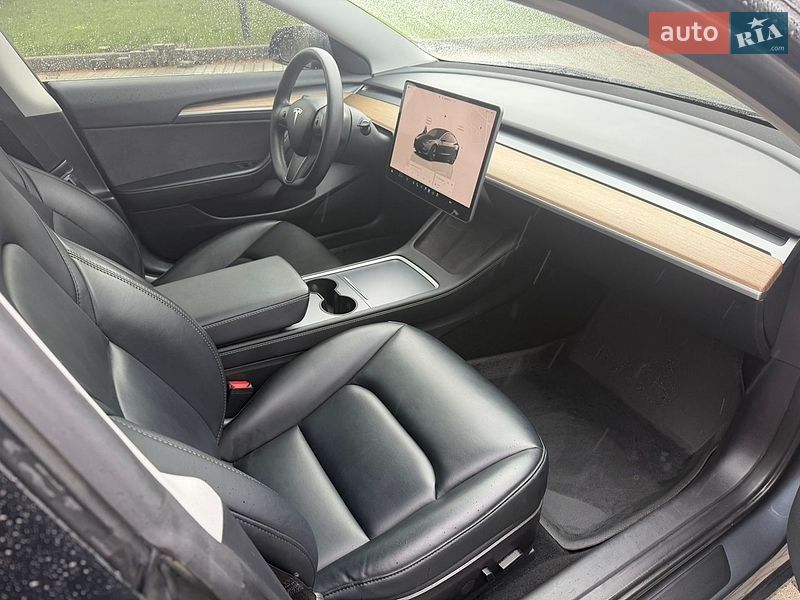 Седан Tesla Model 3 2022 в Львове