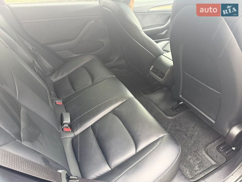Седан Tesla Model 3 2022 в Львове