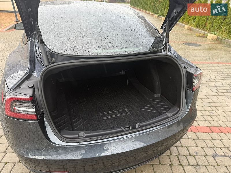 Седан Tesla Model 3 2022 в Львове