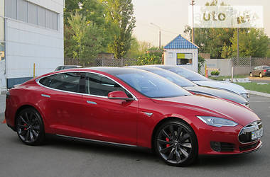 Седан Tesla Model S 2017 в Киеве