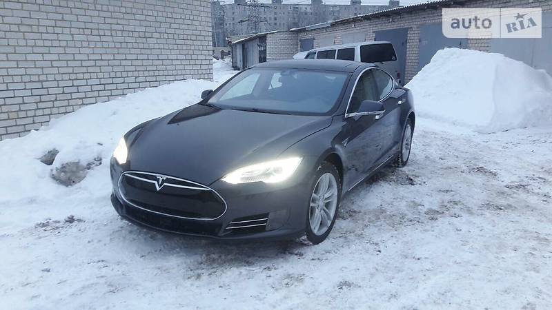 Tesla Model S 2015 года