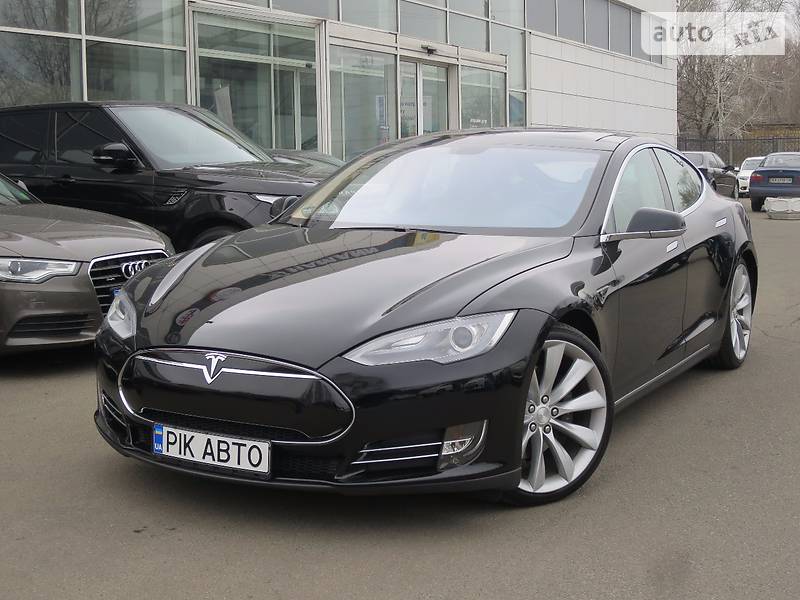 Tesla Model S 2013 года