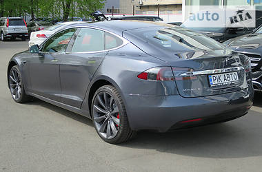 Седан Tesla Model S 2019 в Киеве