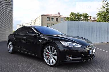 Седан Tesla Model S 2015 в Харькове