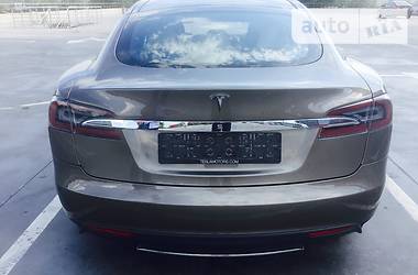  Tesla Model S 2015 в Киеве