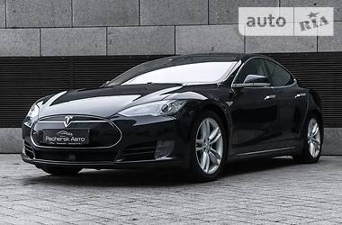 Хэтчбек Tesla Model S 2016 в Киеве