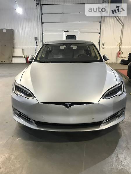 Tesla Model S 2016 года