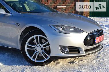 Седан Tesla Model S 2013 в Ровно