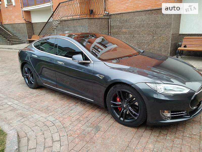 Tesla Model S 2016 года