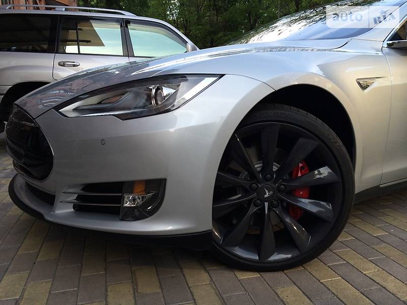 Tesla Model S 2016 года