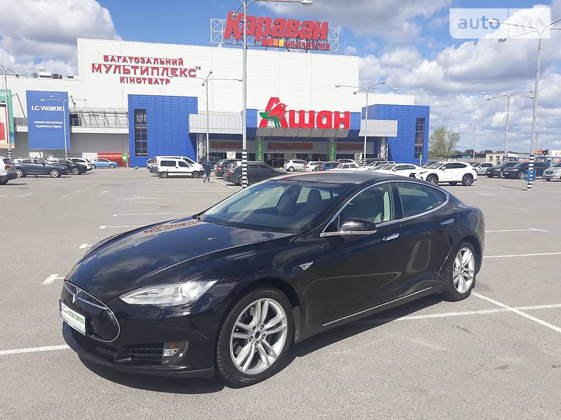 Tesla Model S 2013 года