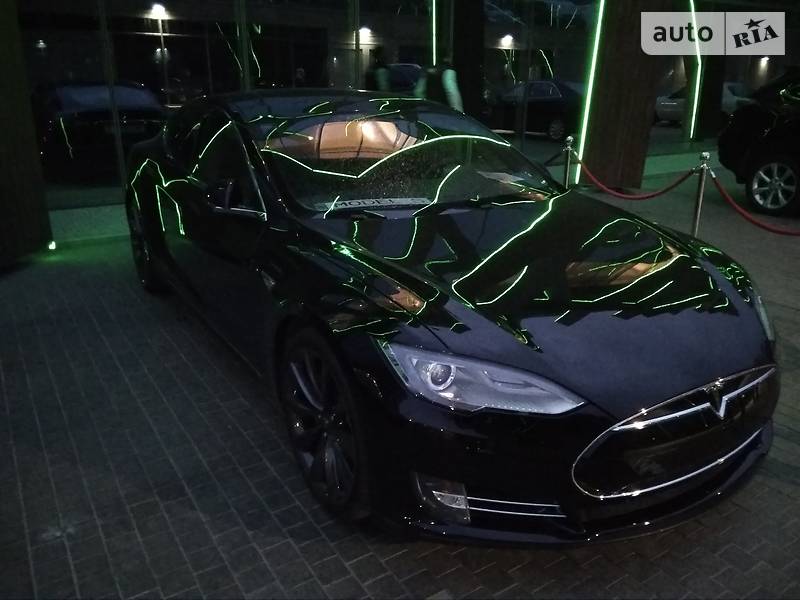 Ліфтбек Tesla Model S 2014 в Києві