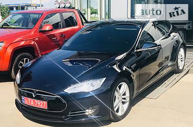 Седан Tesla Model S 2014 в Ровно