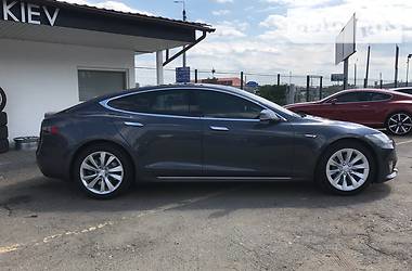 Седан Tesla Model S 2016 в Києві