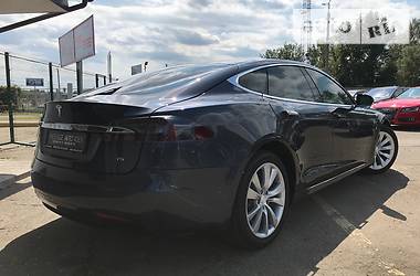 Седан Tesla Model S 2016 в Киеве