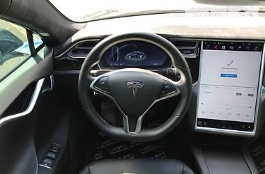 Седан Tesla Model S 2016 в Киеве