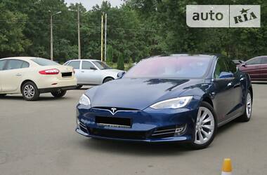 Седан Tesla Model S 2018 в Киеве