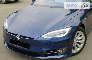 Седан Tesla Model S 2018 в Киеве