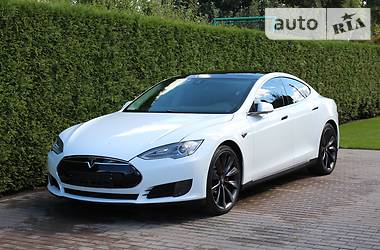 Tesla Model S 2016