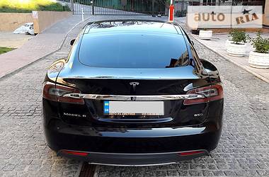 Лифтбек Tesla Model S 2016 в Киеве