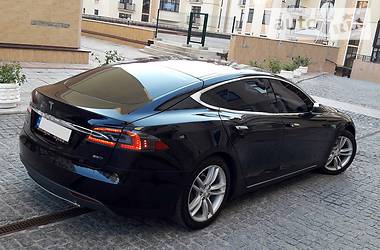 Tesla Model S 2016