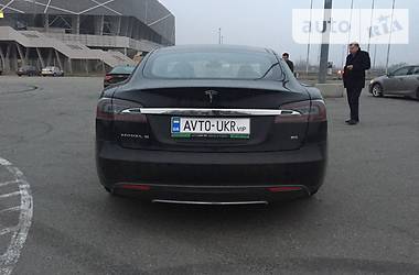 Седан Tesla Model S 2014 в Львове