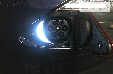 Лифтбек Tesla Model S 2015 в Староконстантинове