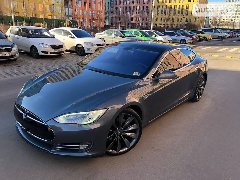 Седан Tesla Model S 2013 в Киеве