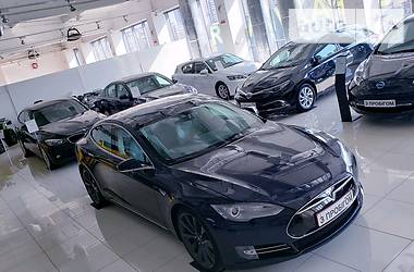 Лифтбек Tesla Model S 2014 в Киеве