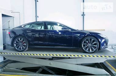 Лифтбек Tesla Model S 2014 в Киеве