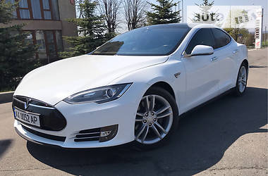 Tesla Model S 2015