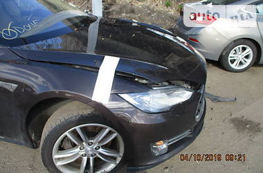 Лифтбек Tesla Model S 2013 в 