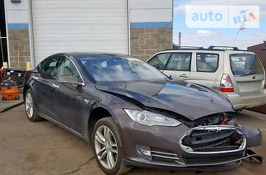 Лифтбек Tesla Model S 2013 в 
