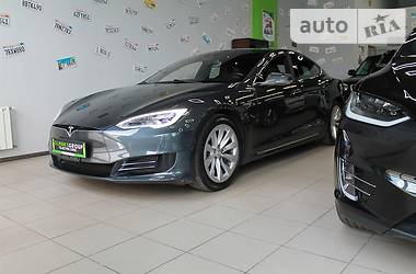 Лифтбек Tesla Model S 2016 в Киеве