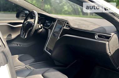 Лифтбек Tesla Model S 2016 в Киеве