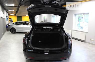 Лифтбек Tesla Model S 2018 в 