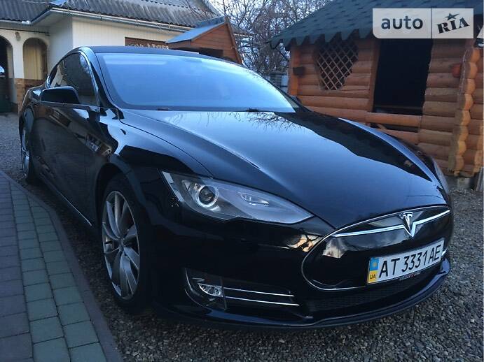 Tesla Model S 2014