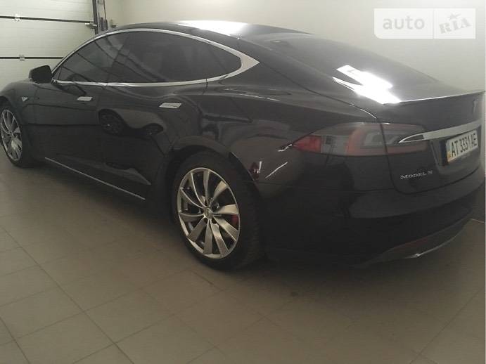 Хэтчбек Tesla Model S 2014 в Коломые