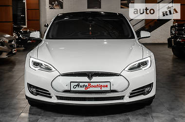 Tesla Model S 2015