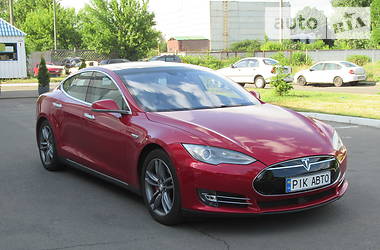 Tesla Model S 2015