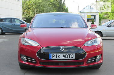Родстер Tesla Model S 2015 в Киеве