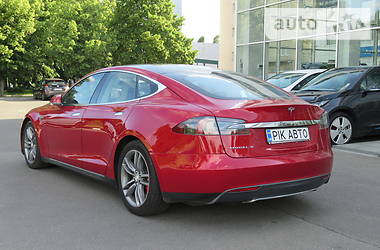 Родстер Tesla Model S 2015 в Киеве