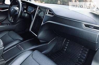 Седан Tesla Model S 2017 в Энергодаре