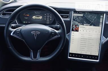 Седан Tesla Model S 2017 в Энергодаре