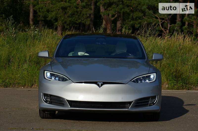 Седан Tesla Model S 2018 в Києві