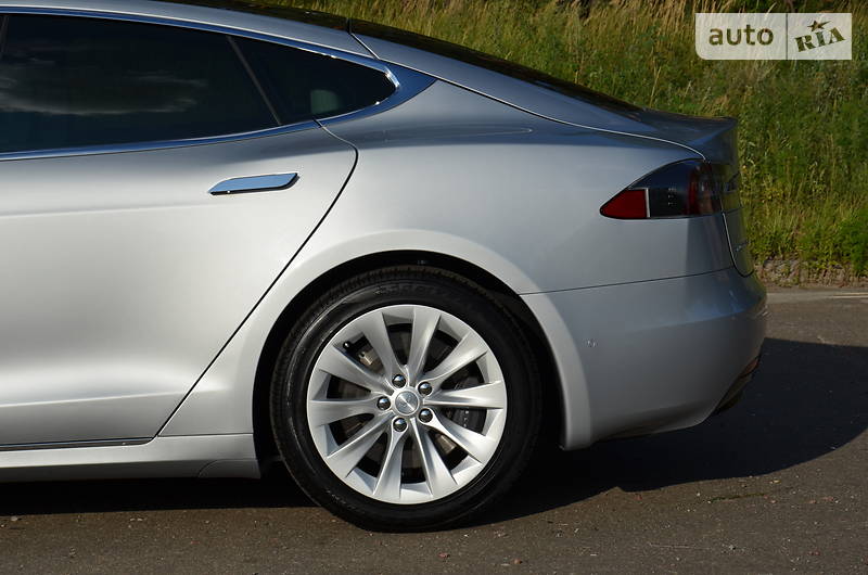 Седан Tesla Model S 2018 в Києві
